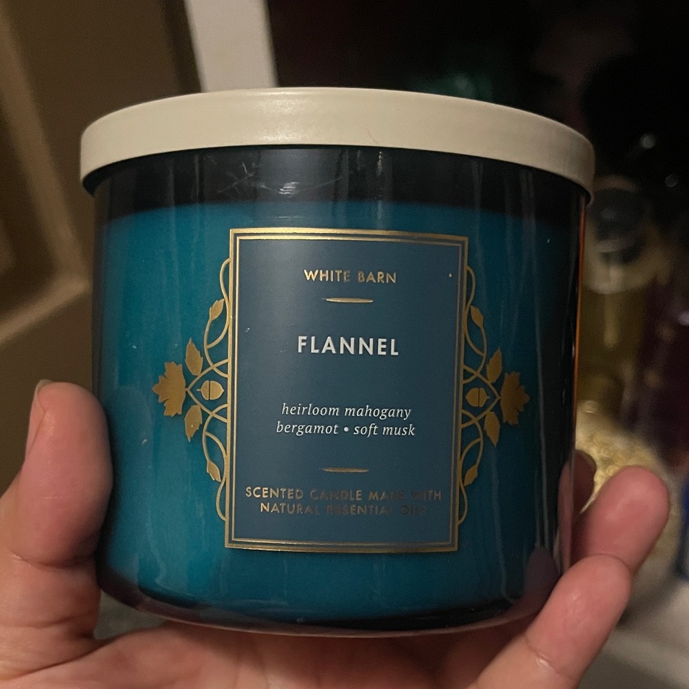 White Barn Flannel Candle